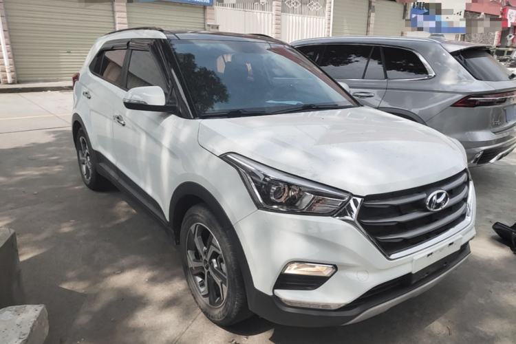 Used Hyundai ix25 2017 1.6L Automatic Smart Version Front Right 45 Deg