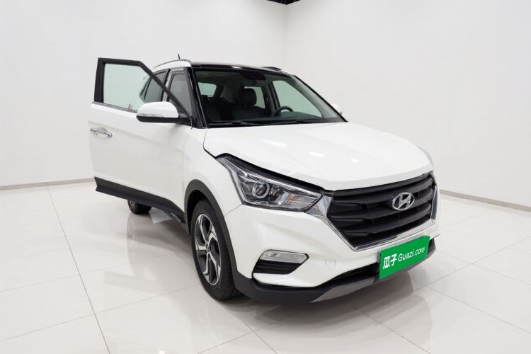 Used Hyundai ix25 2017 1.6L Automatic Smart Version Front Right 45 Deg