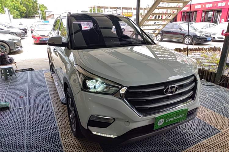 Used Hyundai ix25 2017 1.6L Automatic Smart Version Front Right 45 Deg