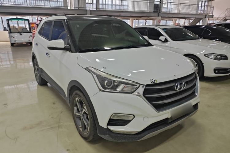 Used Hyundai ix25 2017 1.6L Automatic Smart Version Front Right 45 Deg