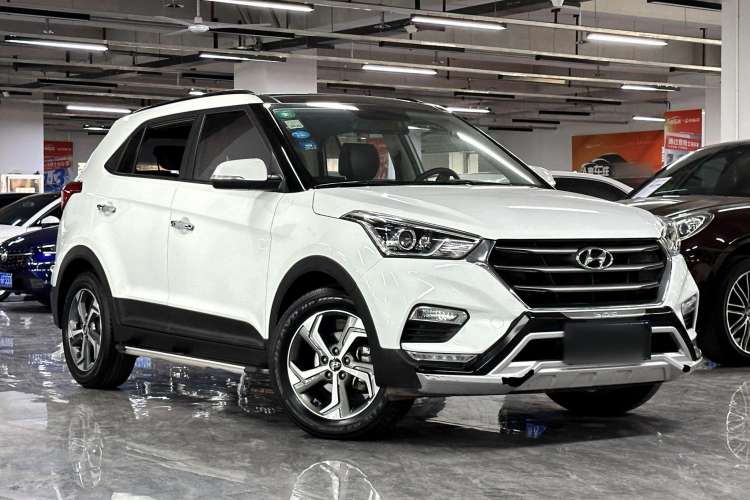 Used Hyundai ix25 2017 1.6L Automatic Smart Version Front Right 45 Deg