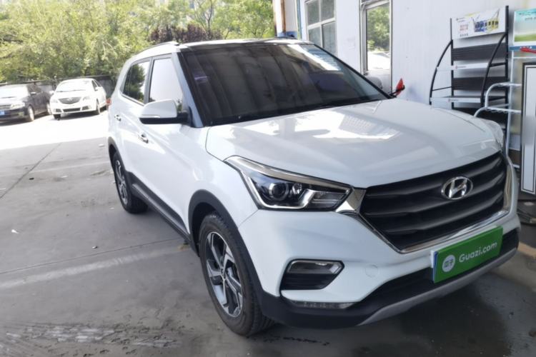 Used Hyundai ix25 2017 1.6L Automatic Smart Version Front Right 45 Deg