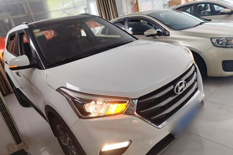 Used Hyundai ix25 2017 1.6L Automatic Smart Version Front Right 45 Deg