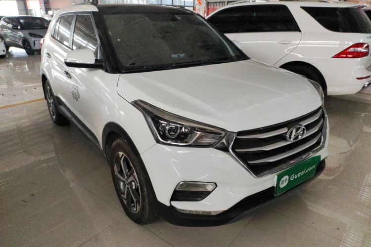 Used Hyundai ix25 2017 1.6L Automatic Smart Version Front Right 45 Deg