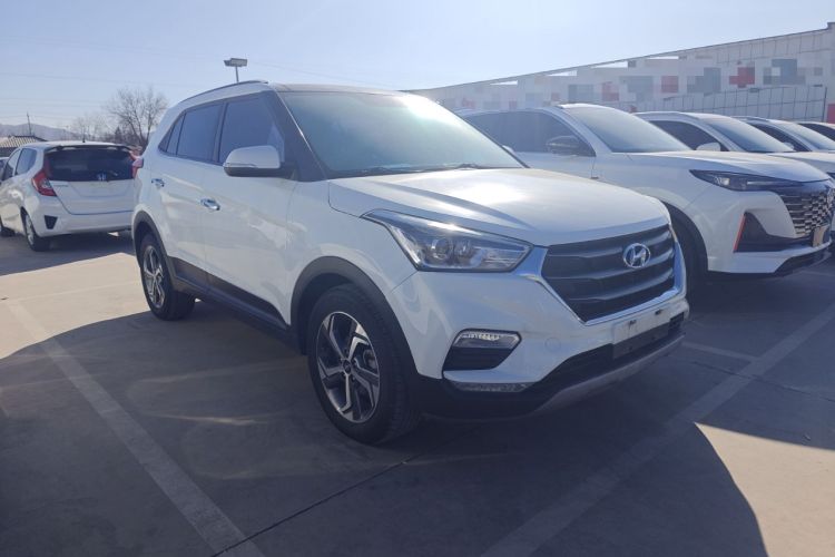 Used Hyundai ix25 2017 1.6L Automatic Smart Version Front Right 45 Deg