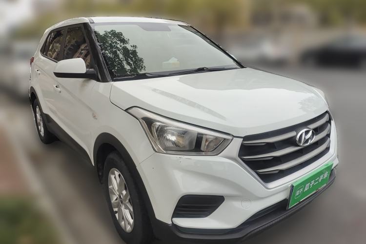 Used Hyundai ix25 2017 1.6L Manual Fashion Model Front Right 45 Deg