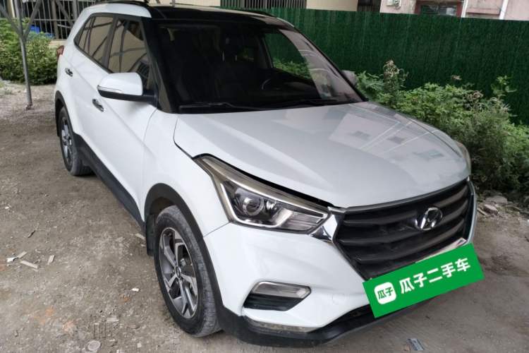 Used Hyundai ix25 2017 1.6L Automatic Smart Version Front Right 45 Deg