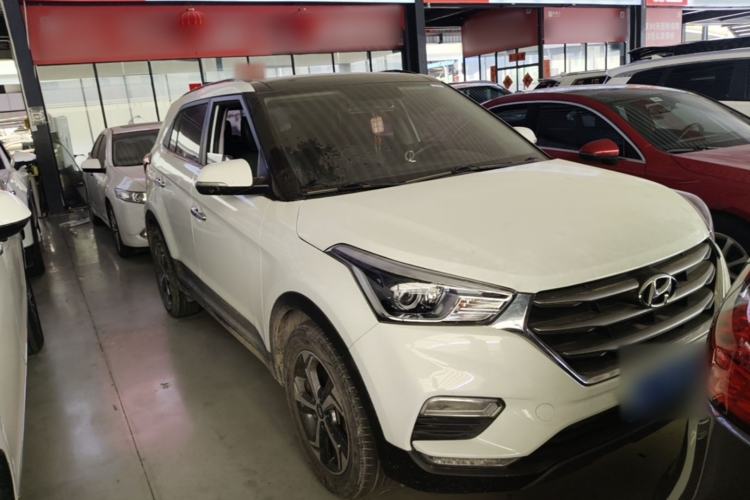 Used Hyundai ix25 2017 1.6L Automatic Smart Version Front Right 45 Deg