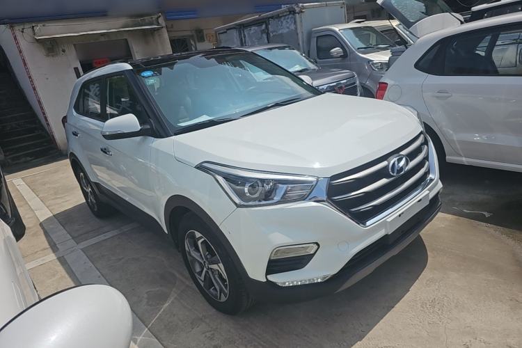 Used Hyundai ix25 2017 1.6L Automatic Smart Version Front Right 45 Deg