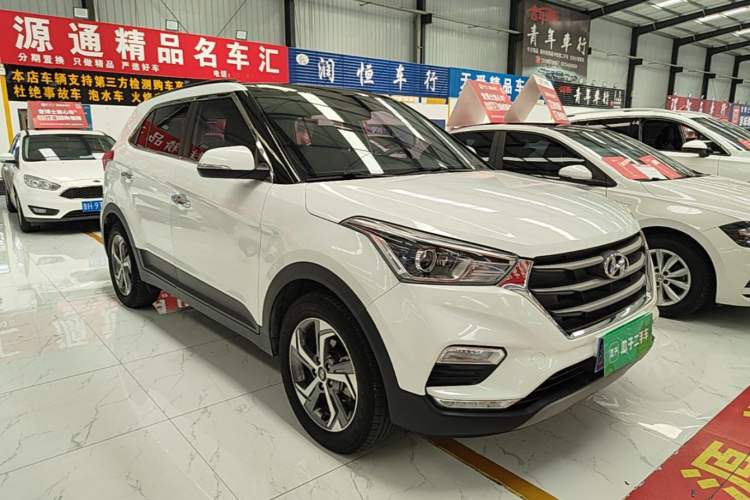 Used Hyundai ix25 2017 1.6L Automatic Smart Version Front Right 45 Deg