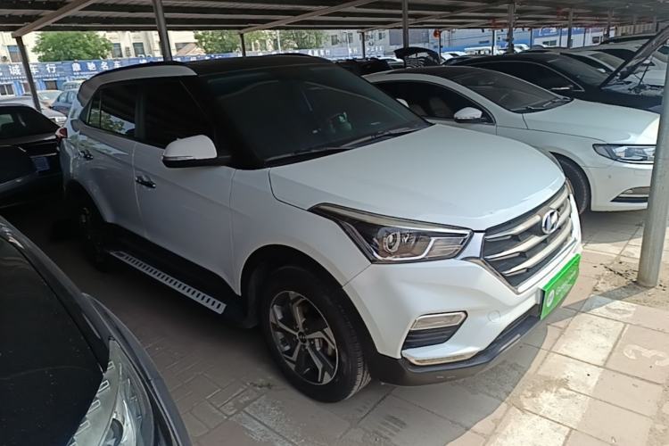 Used Hyundai ix25 2017 1.6L Automatic Smart Version Front Right 45 Deg