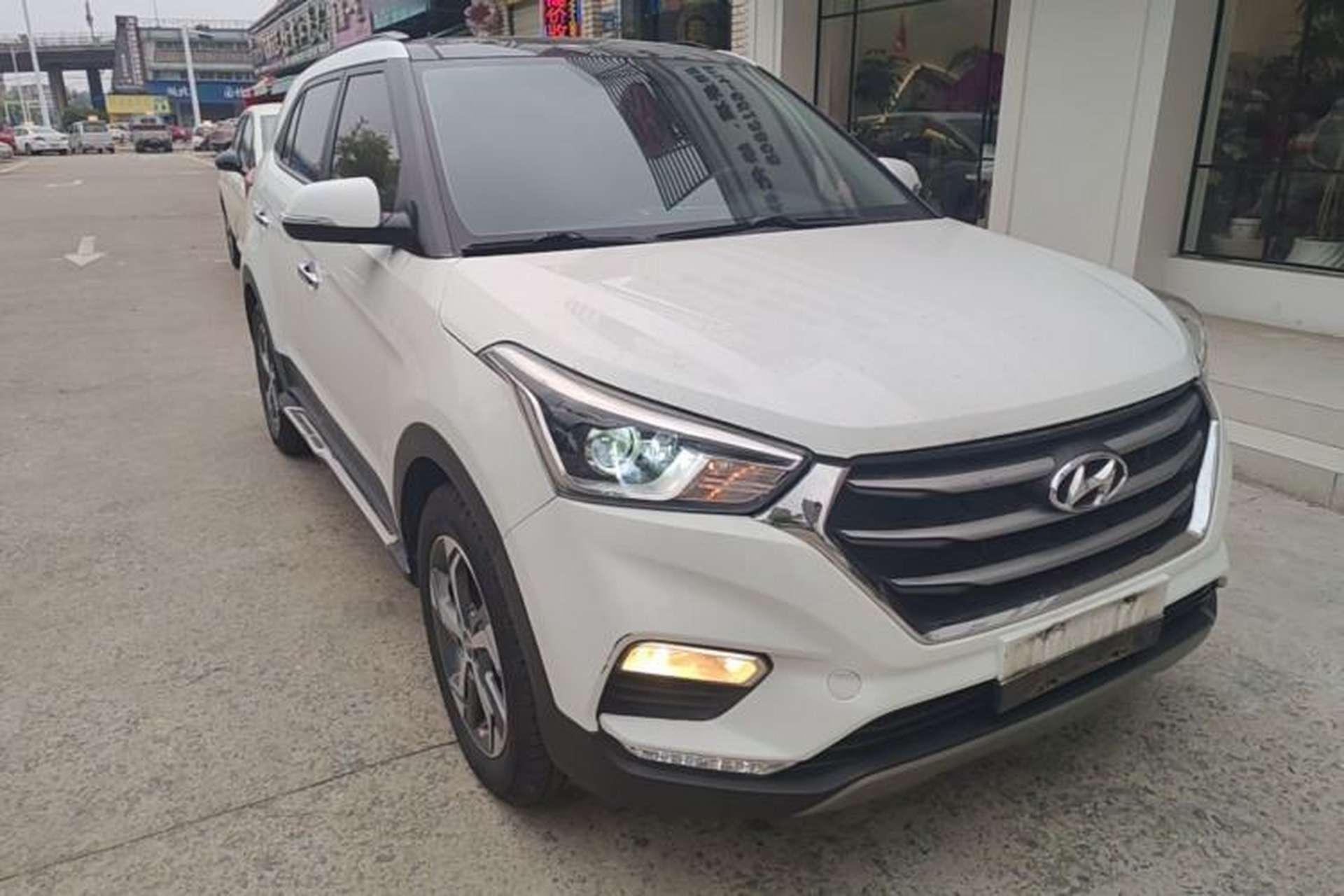 Used Hyundai ix25 2017 1.6L Automatic Smart Version Front Right 45 Deg