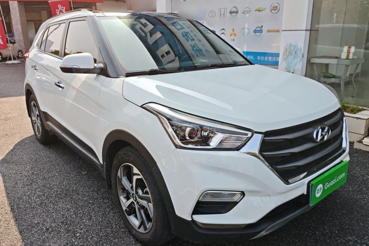 Used Hyundai ix25 2017 1.6L Automatic Smart Version Front Right 45 Deg