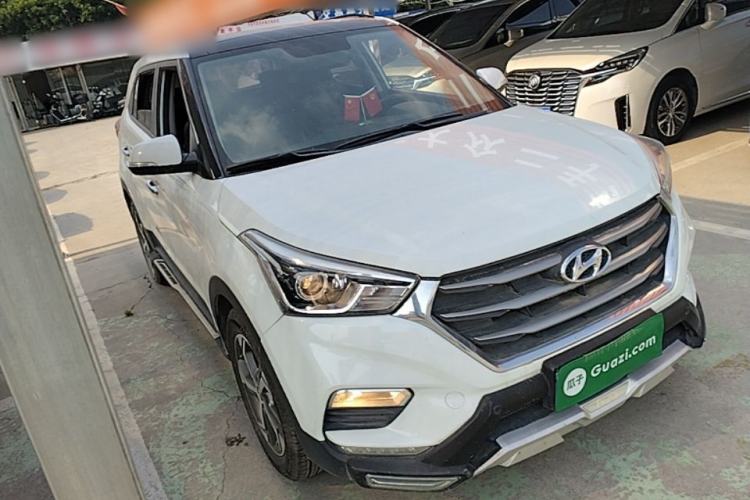 Used Hyundai ix25 2017 1.6L Automatic Smart Version Front Right 45 Deg
