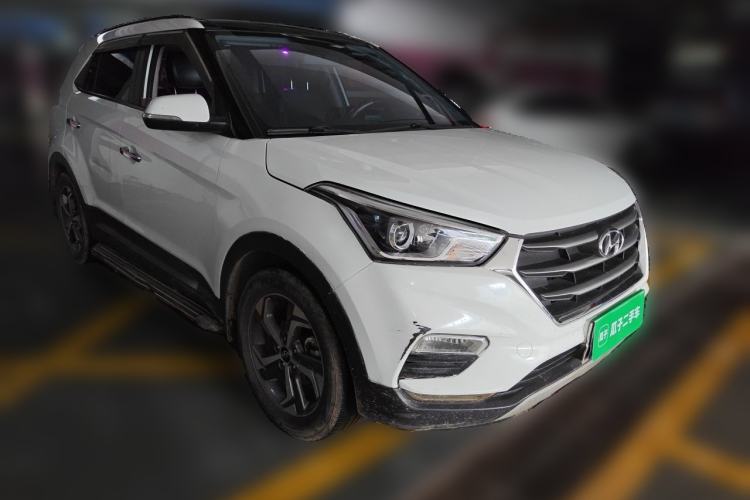Used Hyundai ix25 2017 1.6L Automatic Smart Version Front Right 45 Deg