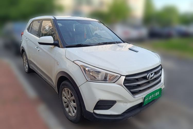Used Hyundai ix25 2017 1.6L Manual Fashion Model Front Right 45 Deg