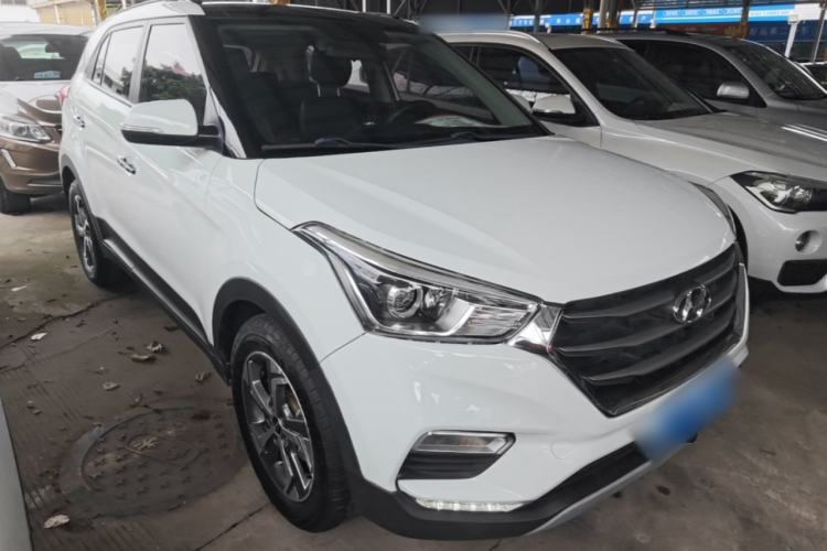 Used Hyundai ix25 2017 1.6L Automatic Smart Version Front Right 45 Deg