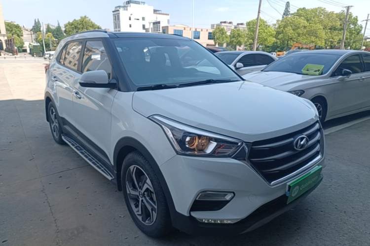 Used Hyundai ix25 2017 1.6L Automatic Smart Version Front Right 45 Deg