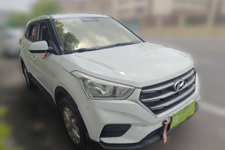 Used Hyundai ix25 2017 1.6L Manual Fashion Model Front Right 45 Deg