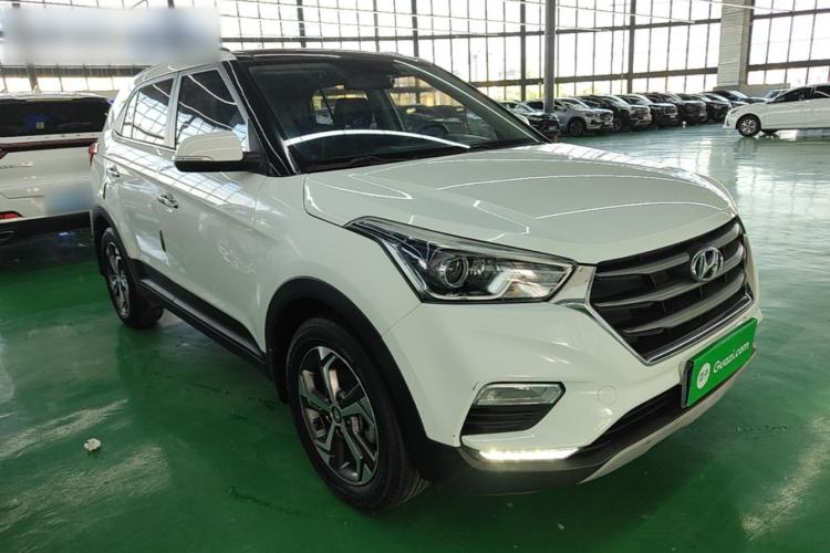 Used Hyundai ix25 2017 1.6L Automatic Smart Version Front Right 45 Deg