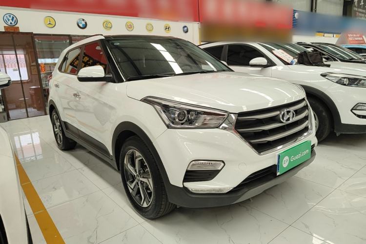 Used Hyundai ix25 2017 1.6L Automatic Smart Version Front Right 45 Deg