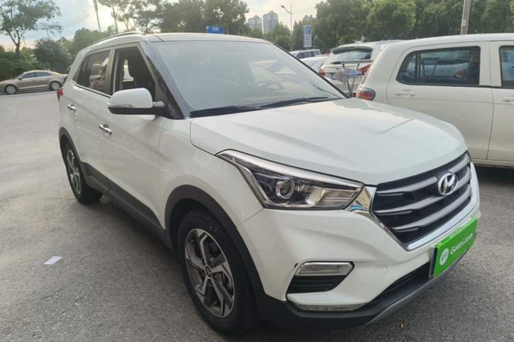 Used Hyundai ix25 2017 1.6L Automatic Smart Version Front Right 45 Deg