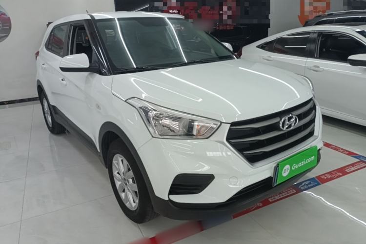 Used Hyundai ix25 2017 1.6L Manual Fashion Model Front Right 45 Deg