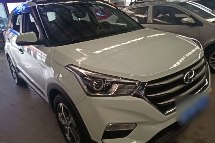 Used Hyundai ix25 2017 1.6L Automatic Smart Version Front Right 45 Deg