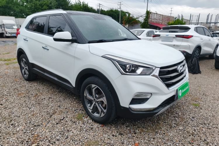Used Hyundai ix25 2017 1.6L Automatic Smart Version Front Right 45 Deg