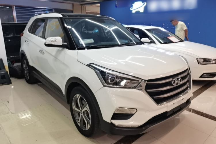 Used Hyundai ix25 2017 1.6L Automatic Smart Version Front Right 45 Deg
