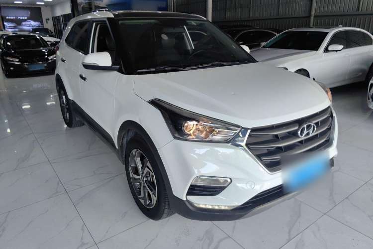 Used Hyundai ix25 2017 1.6L Automatic Smart Version Front Right 45 Deg
