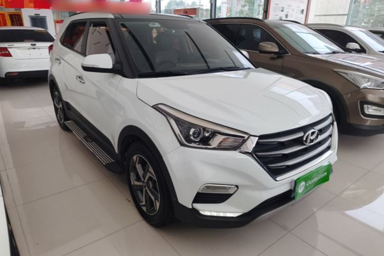 Used Hyundai ix25 2017 1.6L Automatic Smart Version Front Right 45 Deg