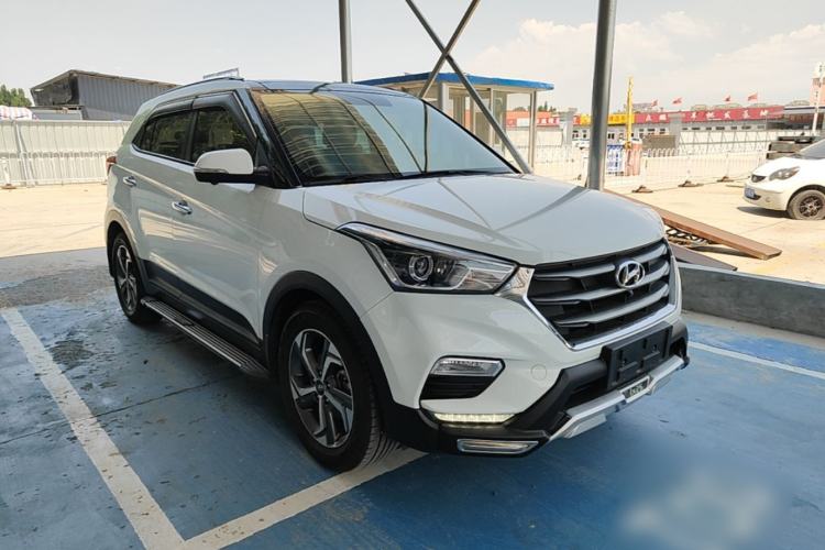 Used Hyundai ix25 2017 1.6L Automatic Smart Version Front Right 45 Deg