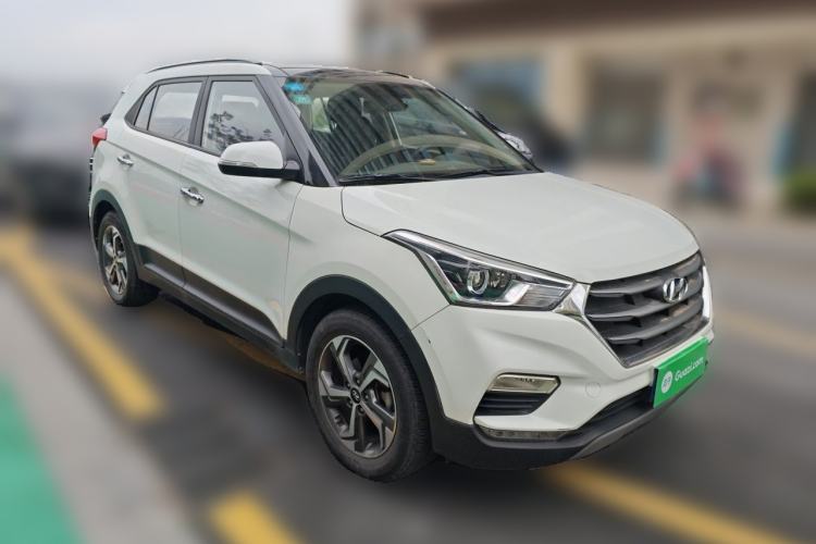 Used Hyundai ix25 2017 1.6L Automatic Smart Version Front Right 45 Deg