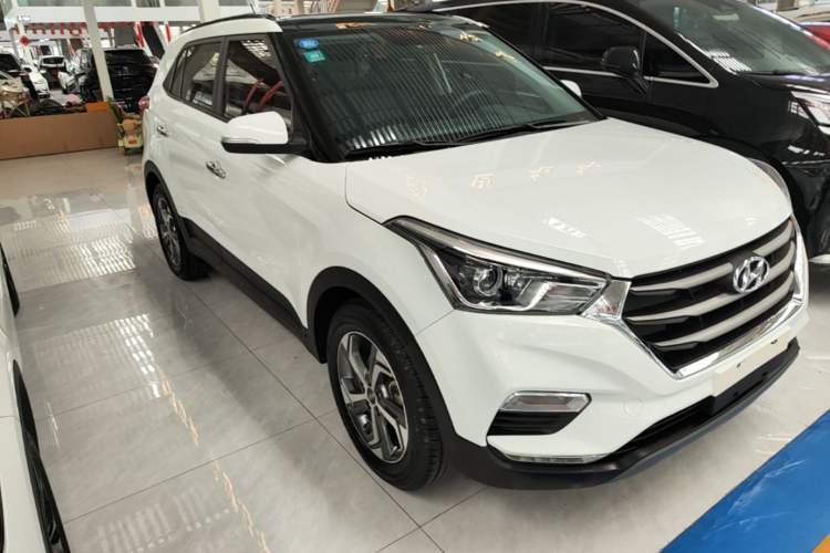 Used Hyundai ix25 2017 1.6L Automatic Smart Version Front Right 45 Deg