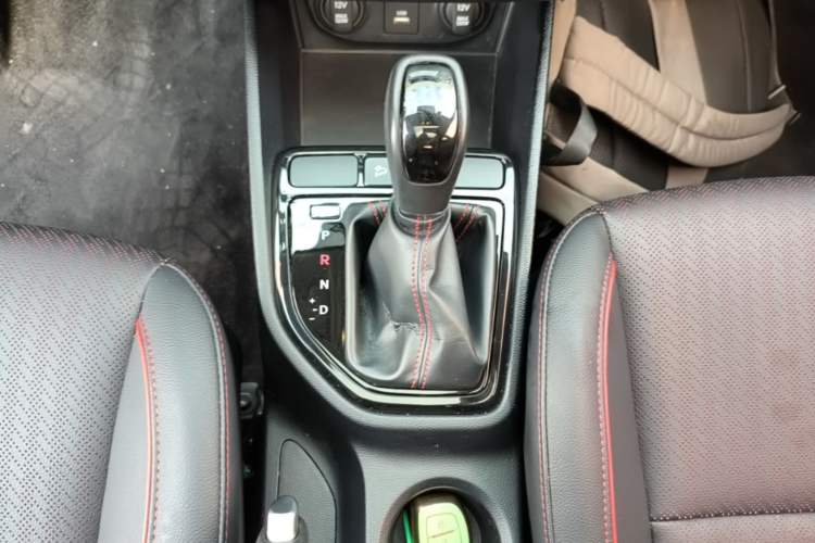 Used Hyundai ix25 2017 1.4T Automatic Smart Version Gear Lever