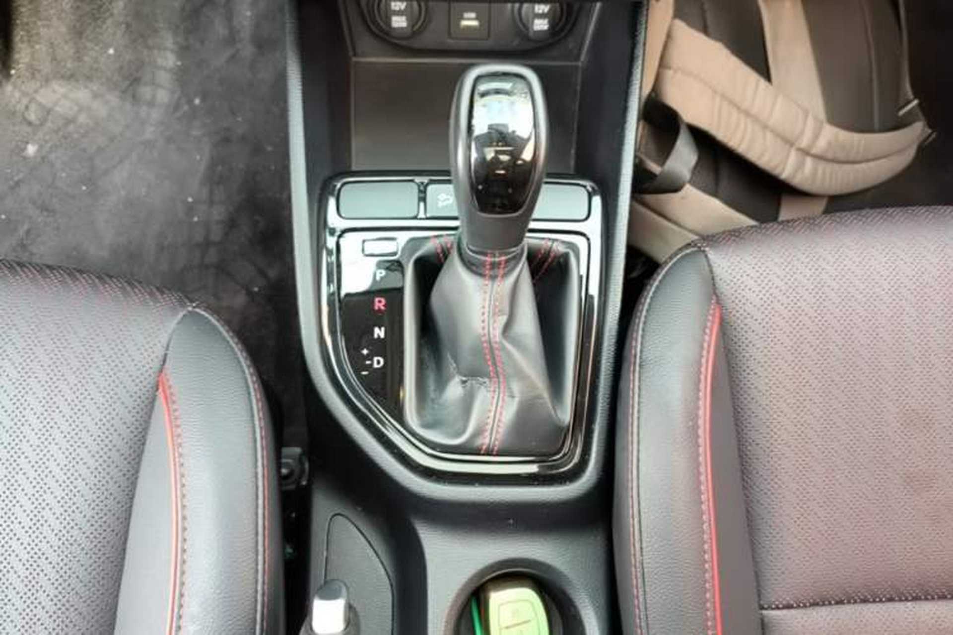 Used Hyundai ix25 2017 1.4T Automatic Smart Version Gear Lever