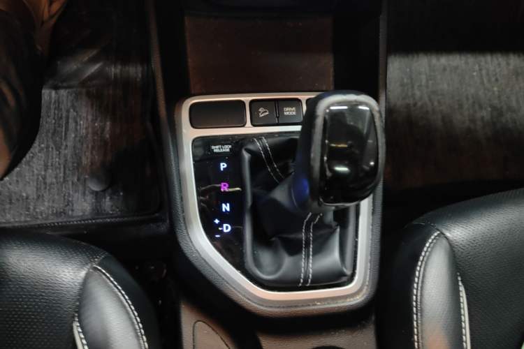 Used Hyundai ix25 2017 1.6L Automatic Smart Version Gear Lever