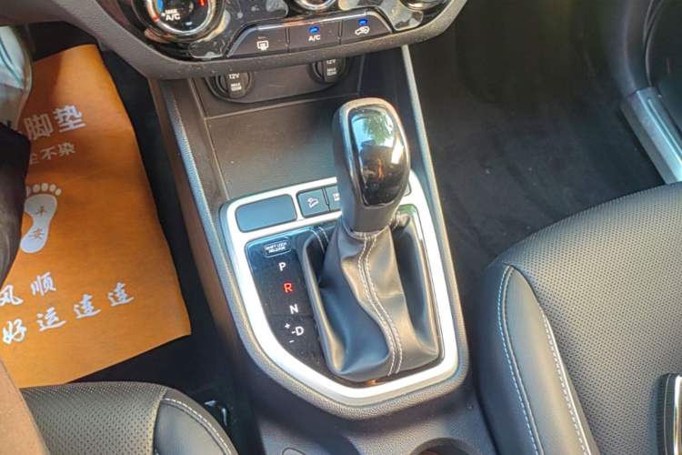 Used Hyundai ix25 2017 1.6L Automatic Smart Version Gear Lever