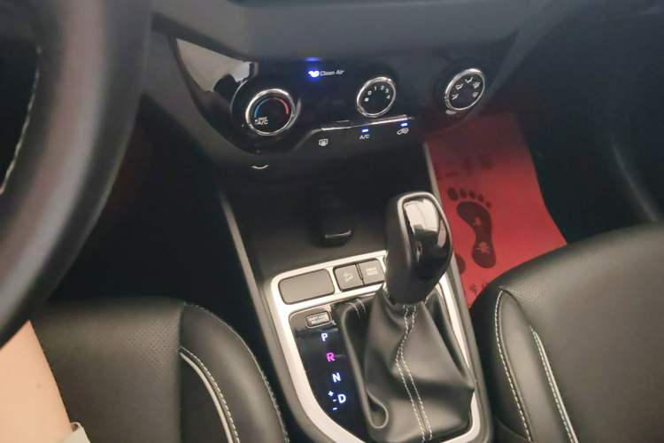 Used Hyundai ix25 2017 1.6L Automatic Smart Version Gear Lever