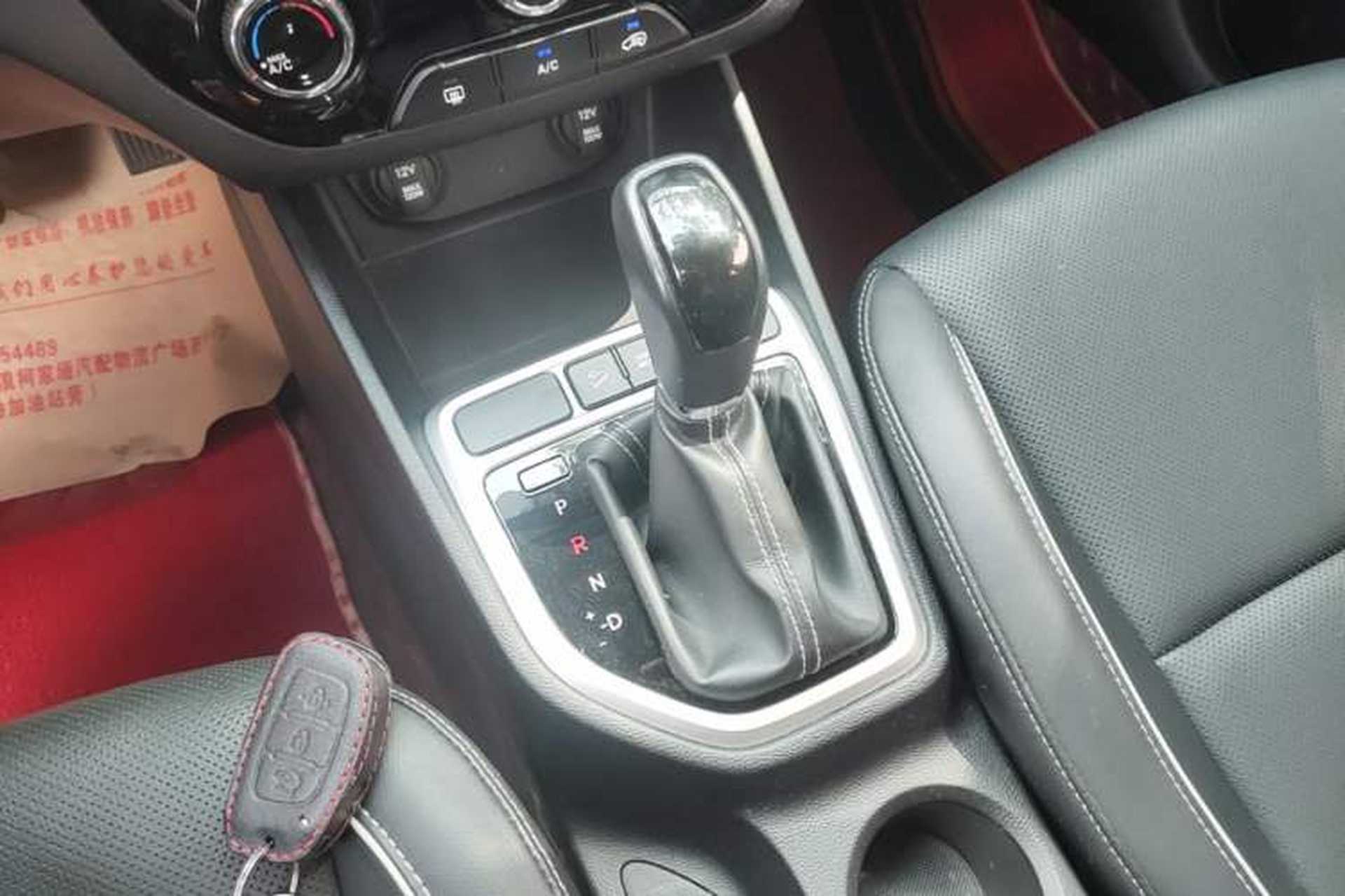 Used Hyundai ix25 2017 1.6L Automatic Smart Version Gear Lever