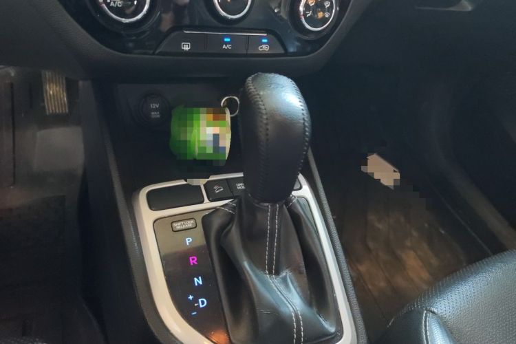 Used Hyundai ix25 2017 1.6L Automatic Smart Version Gear Lever