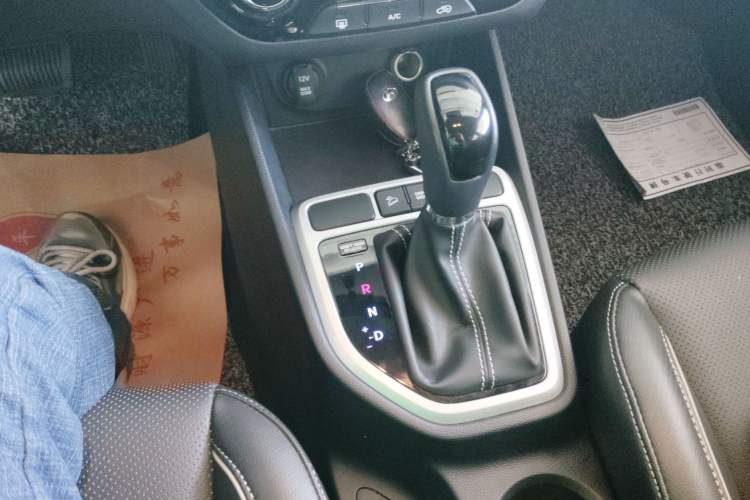 Used Hyundai ix25 2017 1.6L Automatic Smart Version Gear Lever