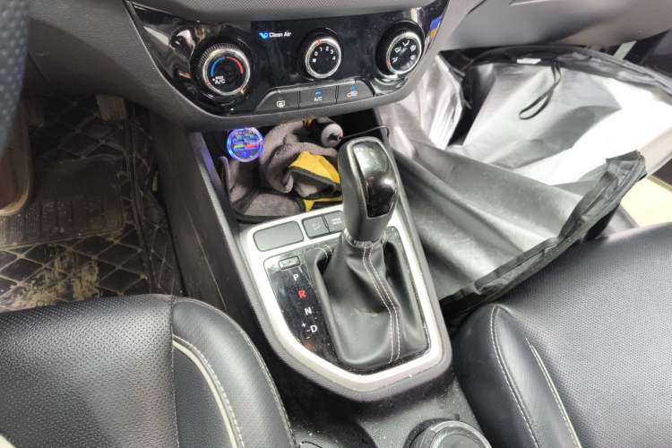 Used Hyundai ix25 2017 1.6L Automatic Smart Version Gear Lever