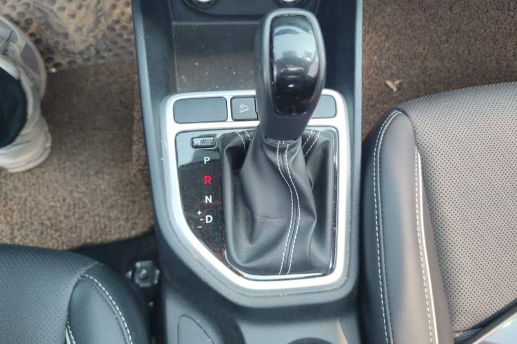 Used Hyundai ix25 2017 1.6L Automatic Smart Version Gear Lever