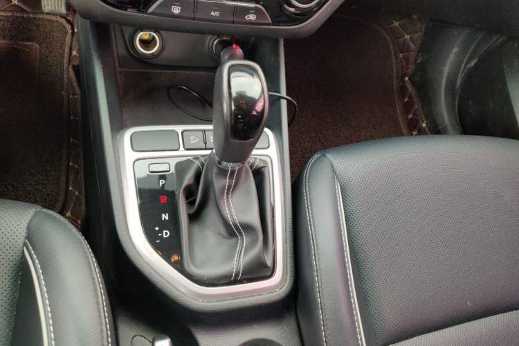 Used Hyundai ix25 2017 1.6L Automatic Smart Version Gear Lever