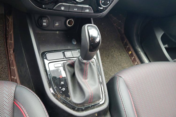 Used Hyundai ix25 2017 1.4T Automatic Smart Version Gear Lever