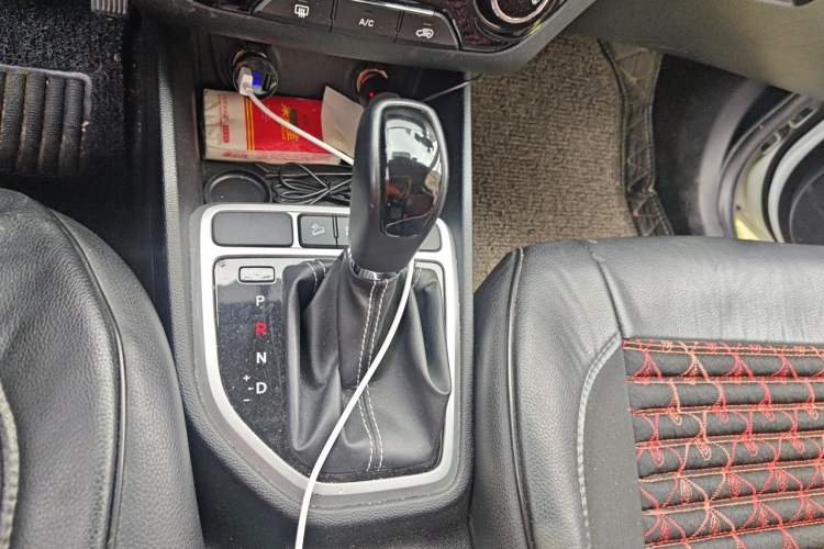 Used Hyundai ix25 2017 1.6L Automatic Smart Version Gear Lever