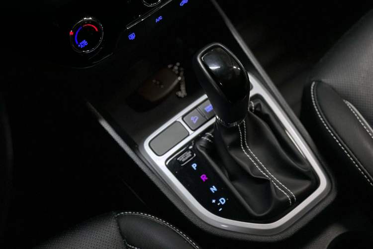 Used Hyundai ix25 2017 1.6L Automatic Smart Version Gear Lever