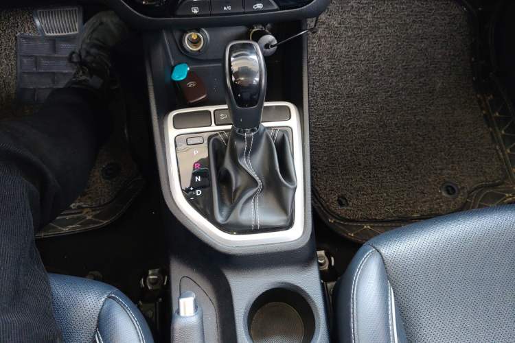 Used Hyundai ix25 2017 1.6L Automatic Smart Version Gear Lever
